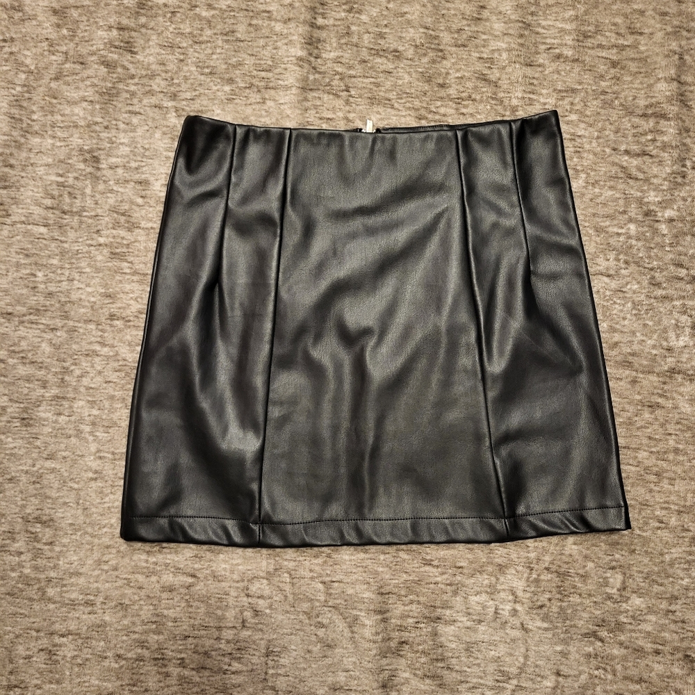 Black Leather Skirt Stitches/Urban Planet Size L